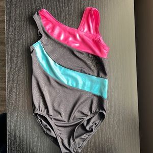 Girls dance or gymnastics leotard size 3-4 yrs old
